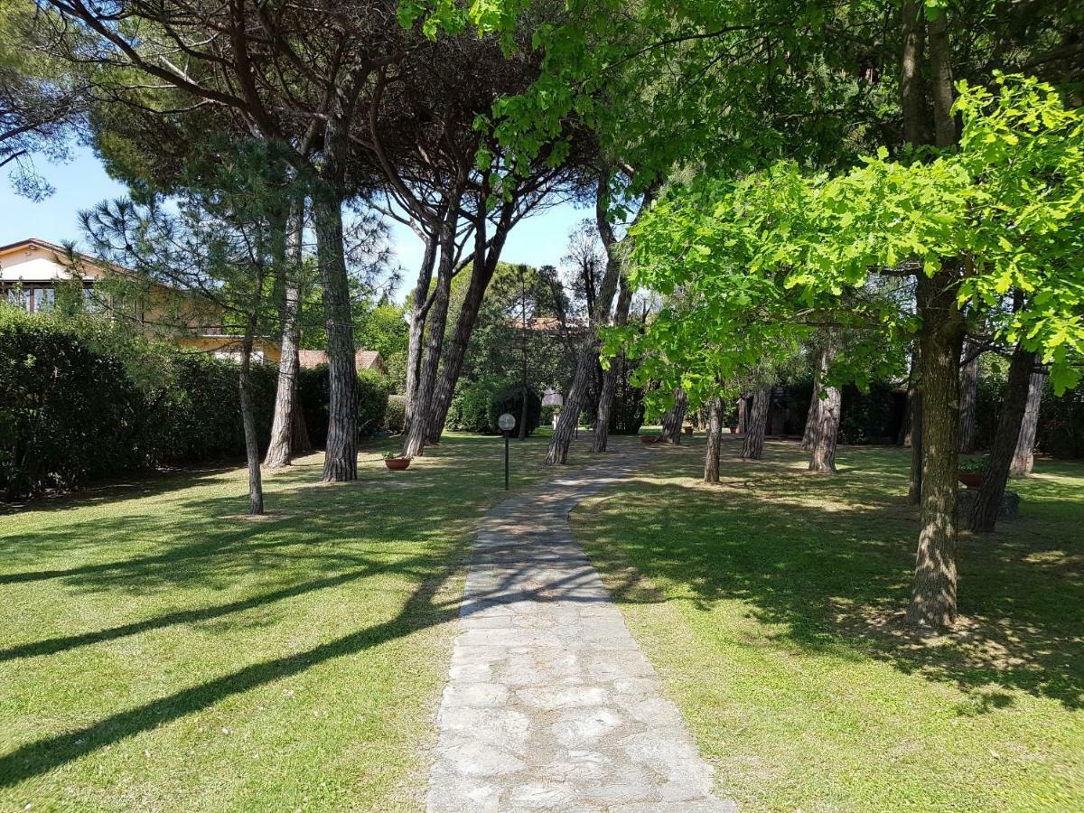Appartamento Mansarda Stefania Ameglia Esterno foto
