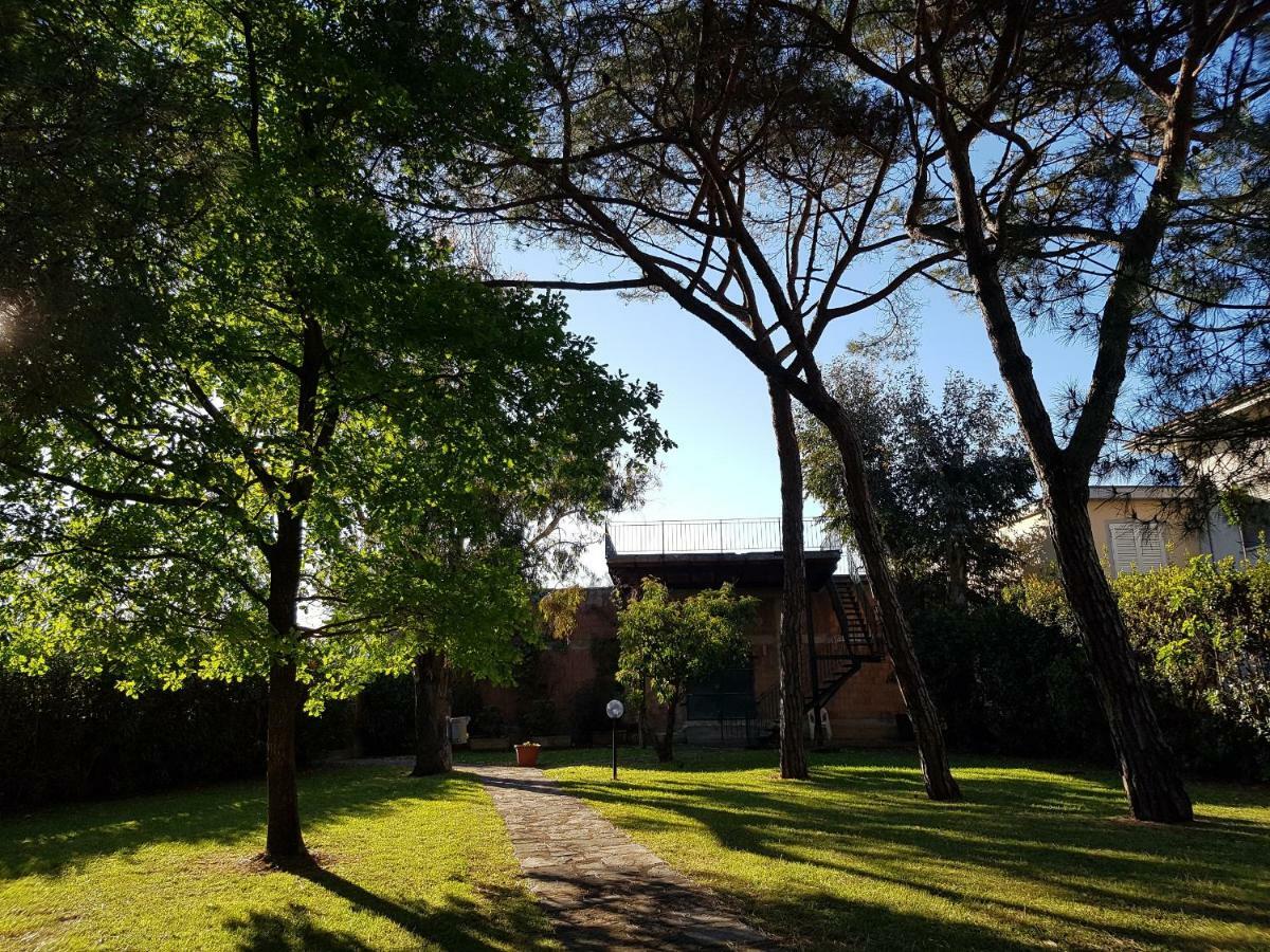 Appartamento Mansarda Stefania Ameglia Esterno foto